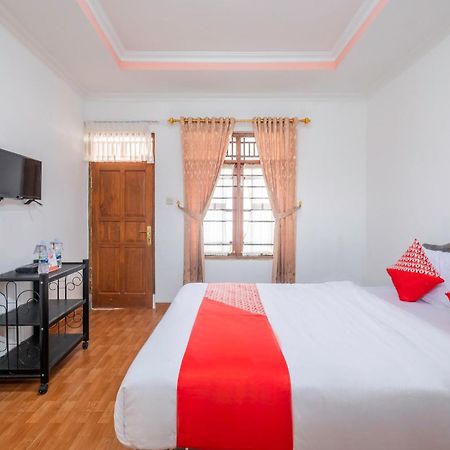 Capital O 1541 Puri Cikole Asri Hotel Lembang Ngoại thất bức ảnh