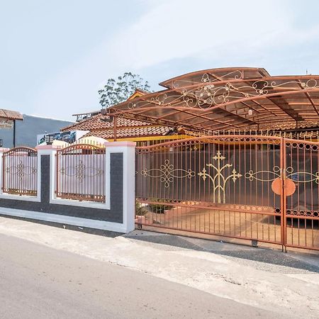 Capital O 1541 Puri Cikole Asri Hotel Lembang Ngoại thất bức ảnh