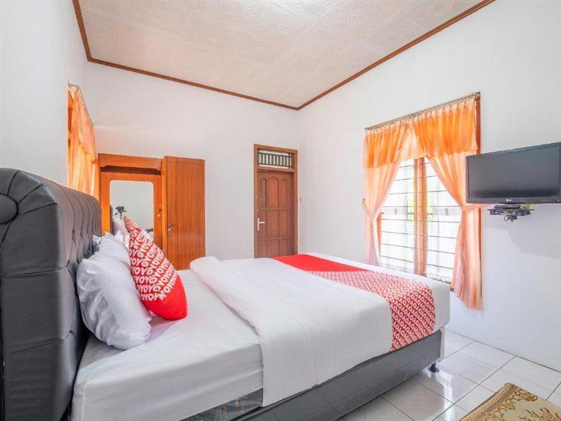 Capital O 1541 Puri Cikole Asri Hotel Lembang Ngoại thất bức ảnh