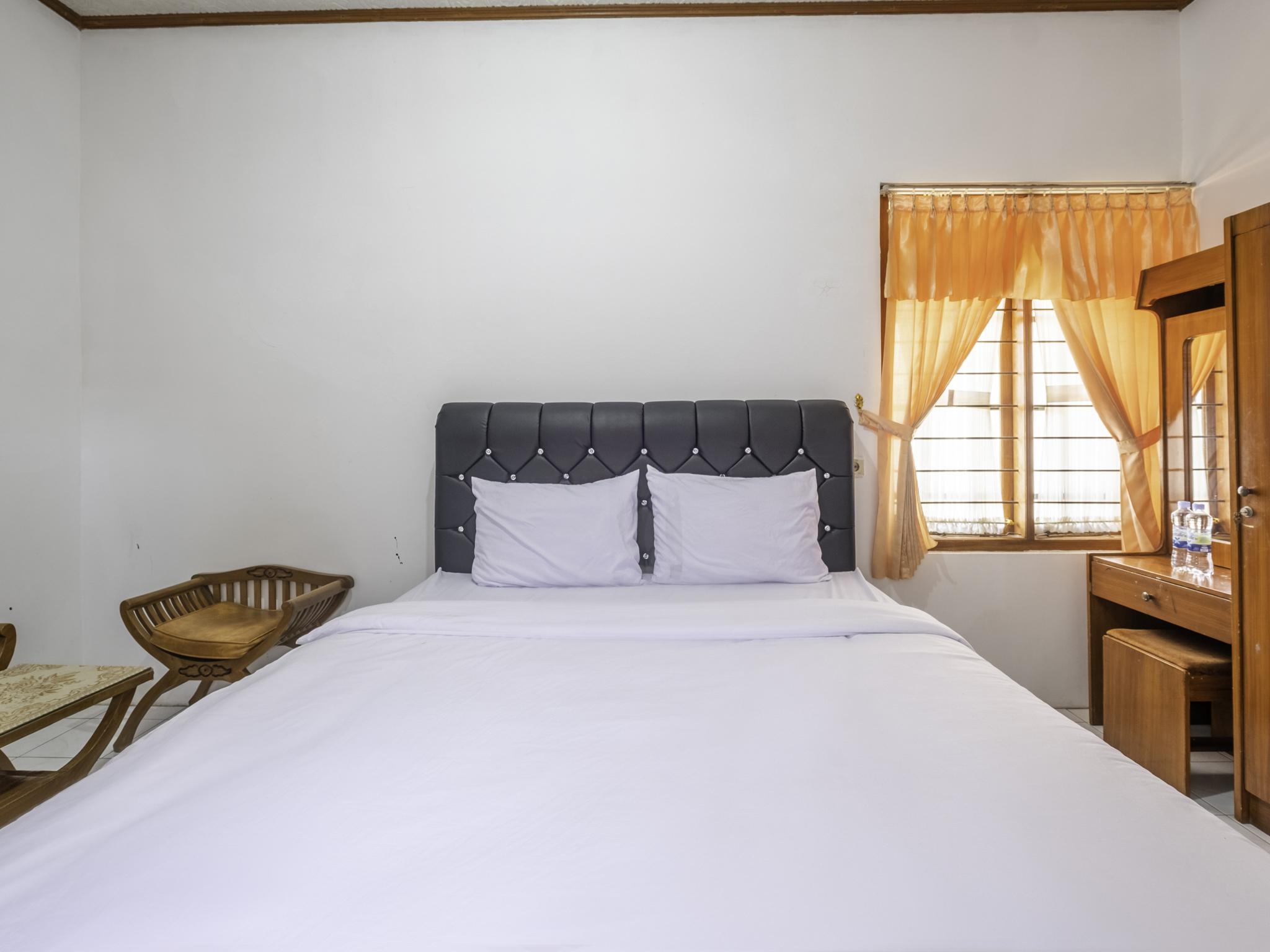 Capital O 1541 Puri Cikole Asri Hotel Lembang Ngoại thất bức ảnh