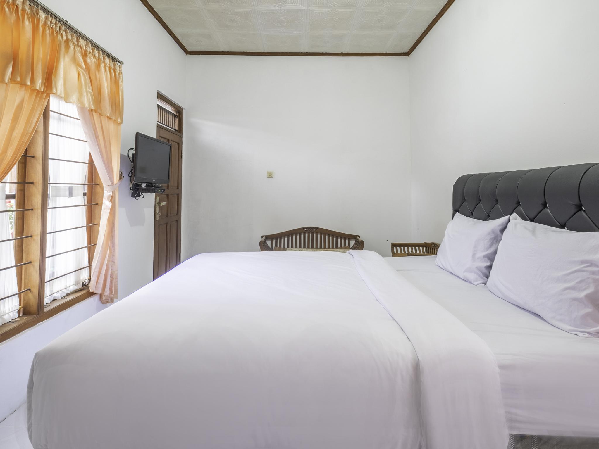 Capital O 1541 Puri Cikole Asri Hotel Lembang Ngoại thất bức ảnh