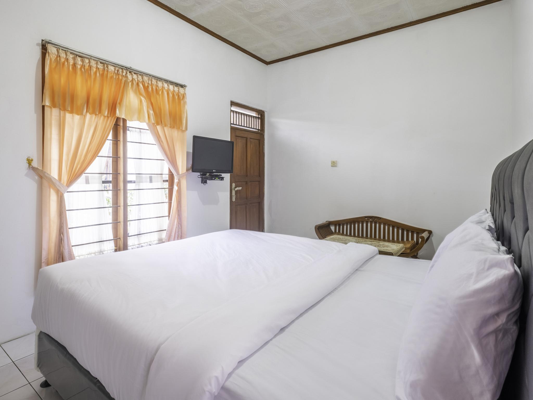 Capital O 1541 Puri Cikole Asri Hotel Lembang Ngoại thất bức ảnh