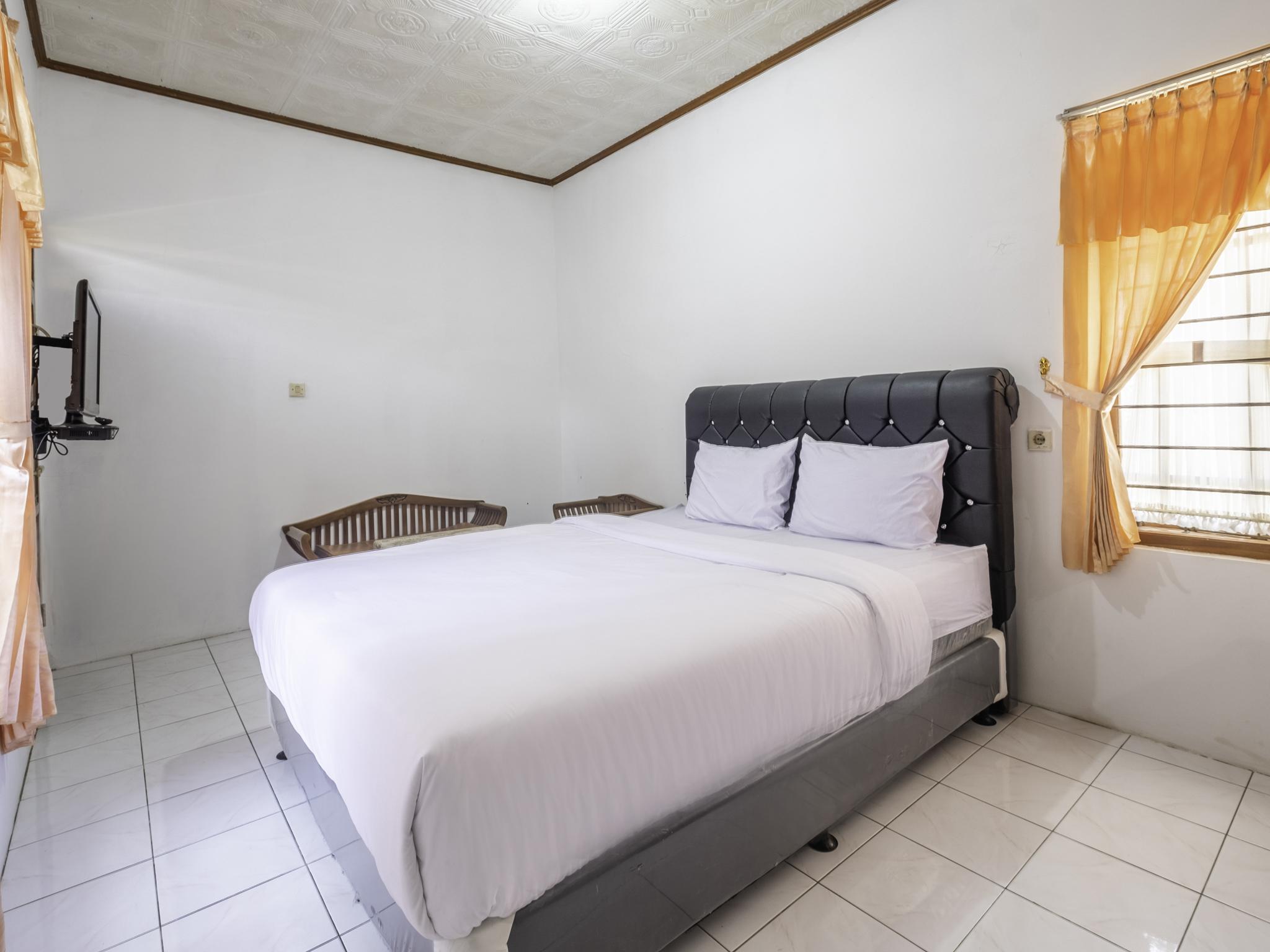 Capital O 1541 Puri Cikole Asri Hotel Lembang Ngoại thất bức ảnh