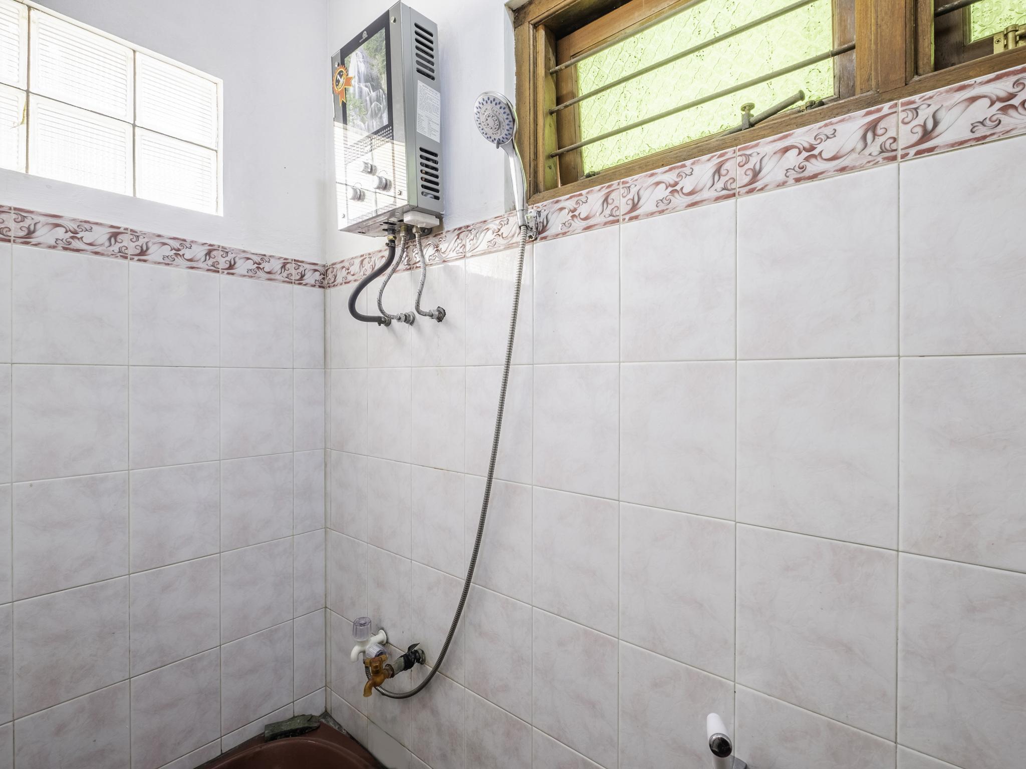 Capital O 1541 Puri Cikole Asri Hotel Lembang Ngoại thất bức ảnh