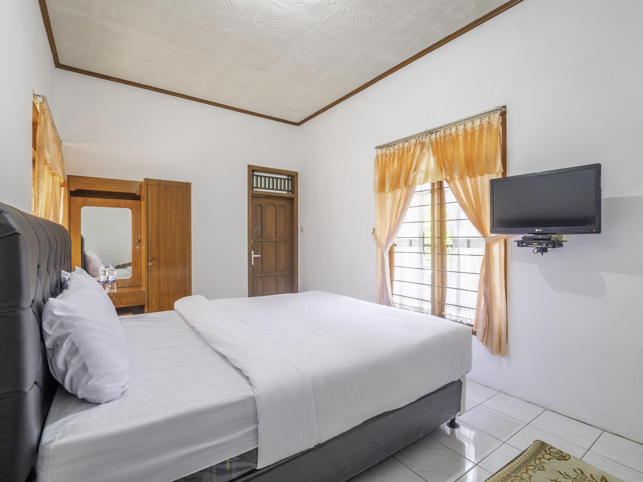 Capital O 1541 Puri Cikole Asri Hotel Lembang Ngoại thất bức ảnh