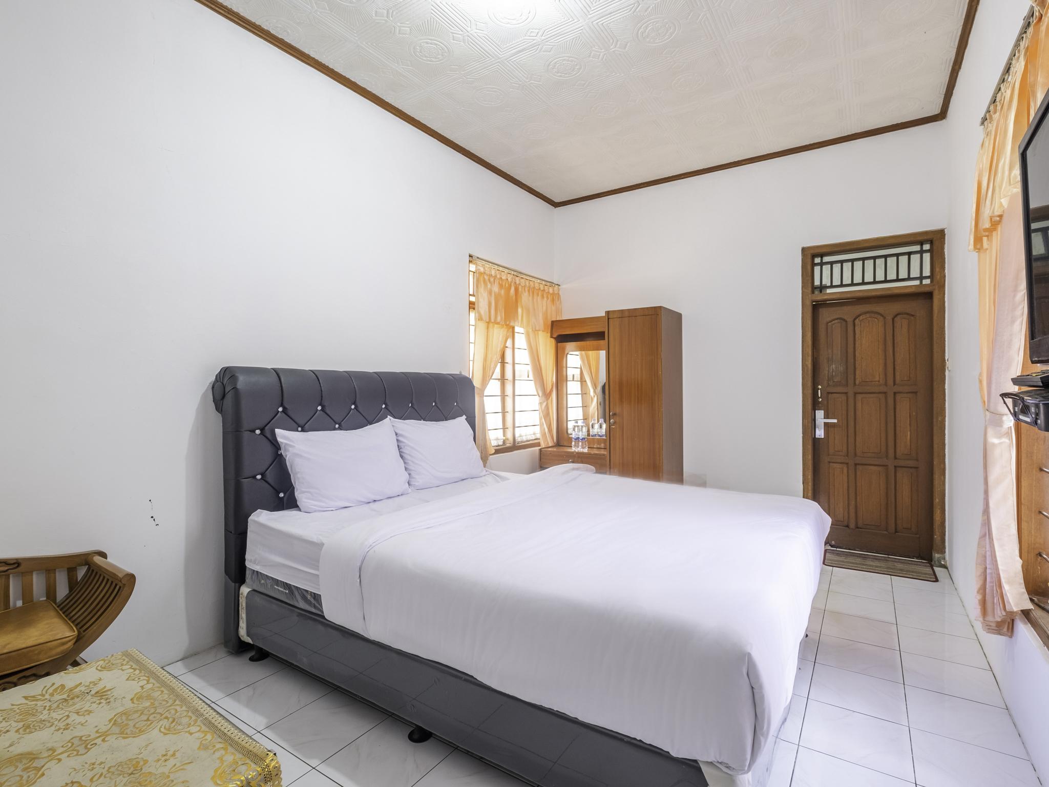Capital O 1541 Puri Cikole Asri Hotel Lembang Ngoại thất bức ảnh