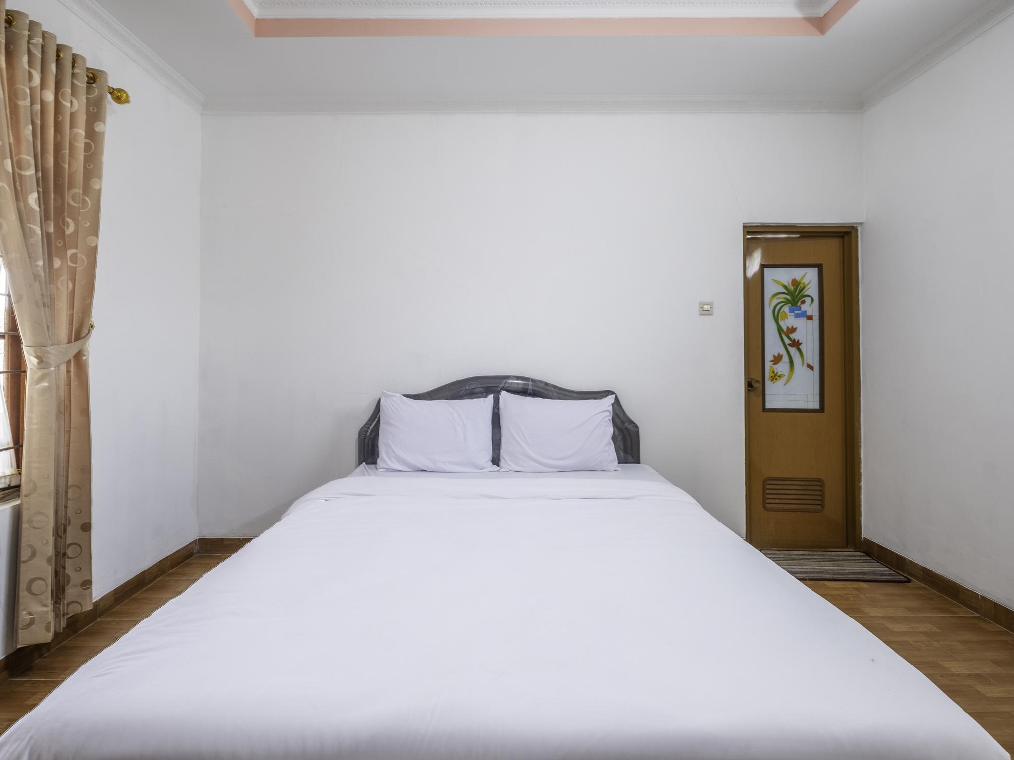 Capital O 1541 Puri Cikole Asri Hotel Lembang Ngoại thất bức ảnh