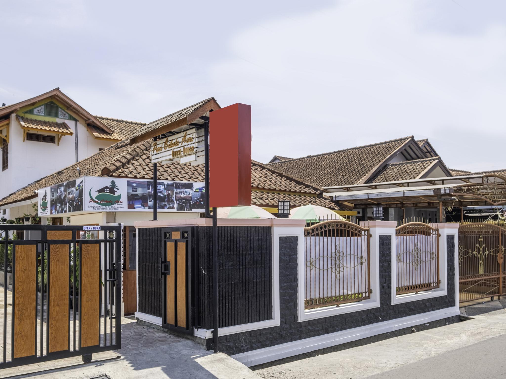 Capital O 1541 Puri Cikole Asri Hotel Lembang Ngoại thất bức ảnh