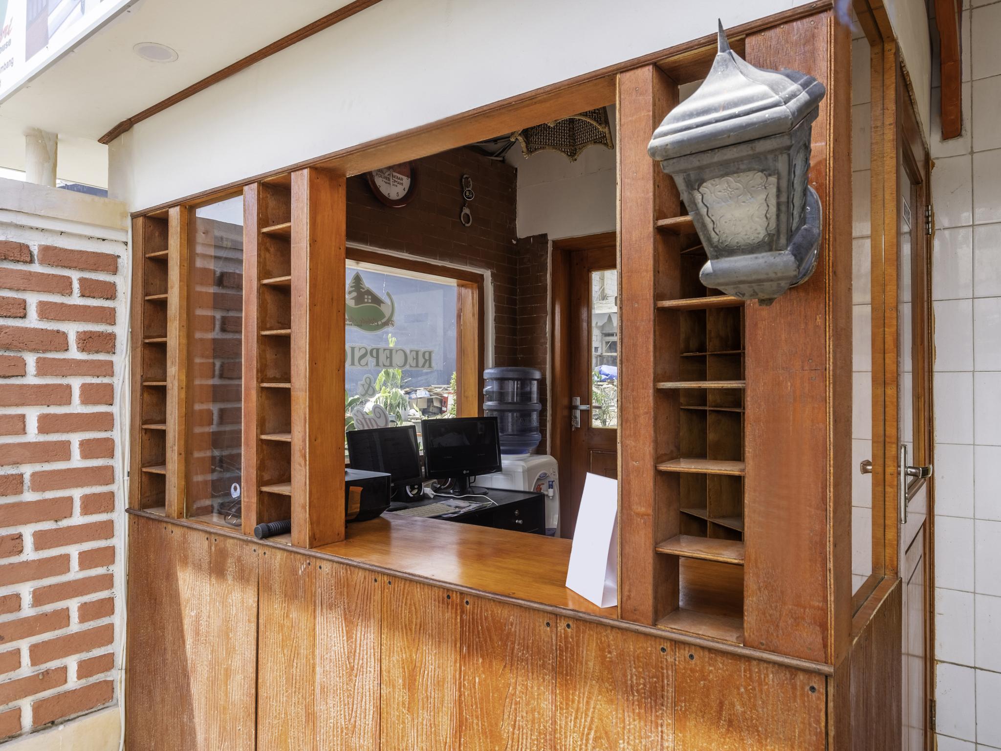 Capital O 1541 Puri Cikole Asri Hotel Lembang Ngoại thất bức ảnh