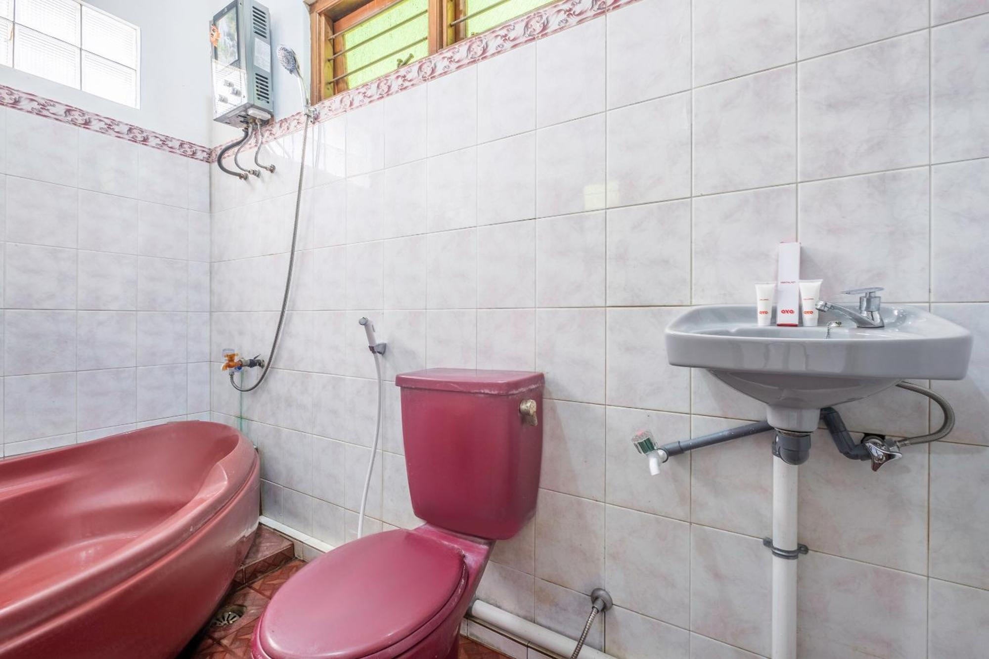 Capital O 1541 Puri Cikole Asri Hotel Lembang Ngoại thất bức ảnh