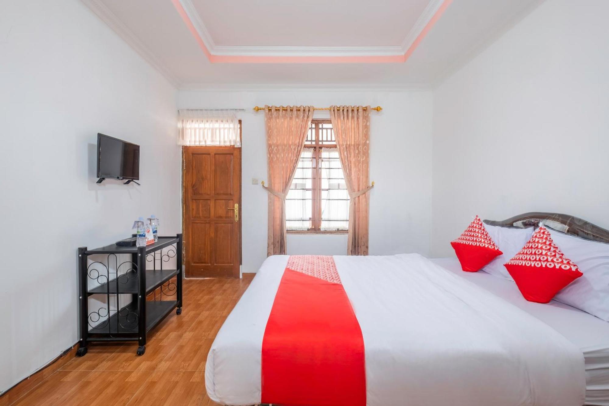 Capital O 1541 Puri Cikole Asri Hotel Lembang Ngoại thất bức ảnh