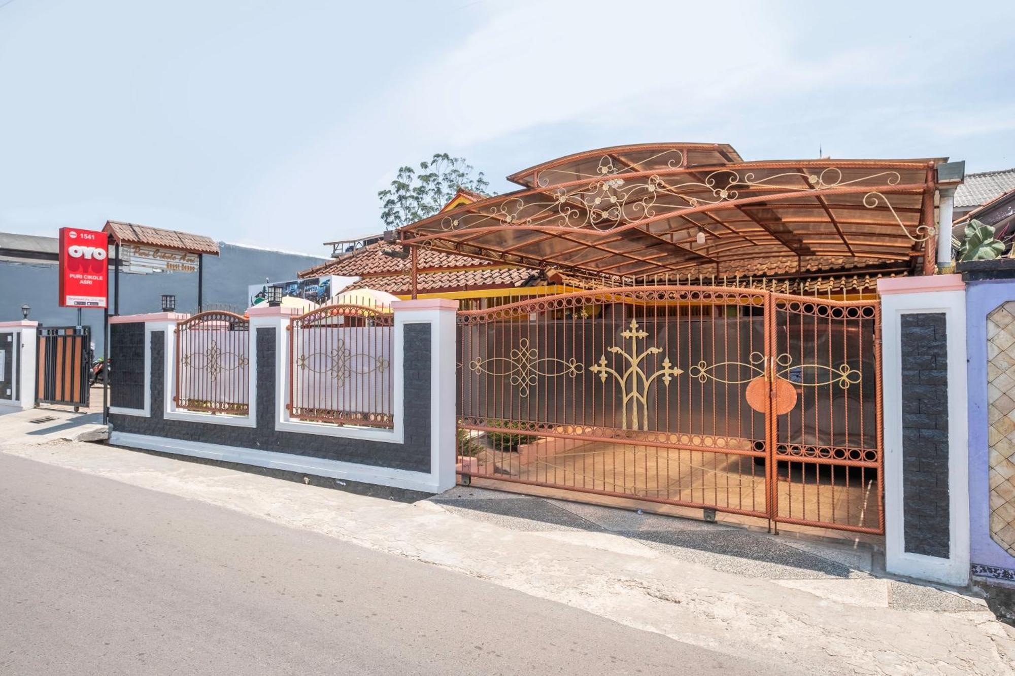 Capital O 1541 Puri Cikole Asri Hotel Lembang Ngoại thất bức ảnh