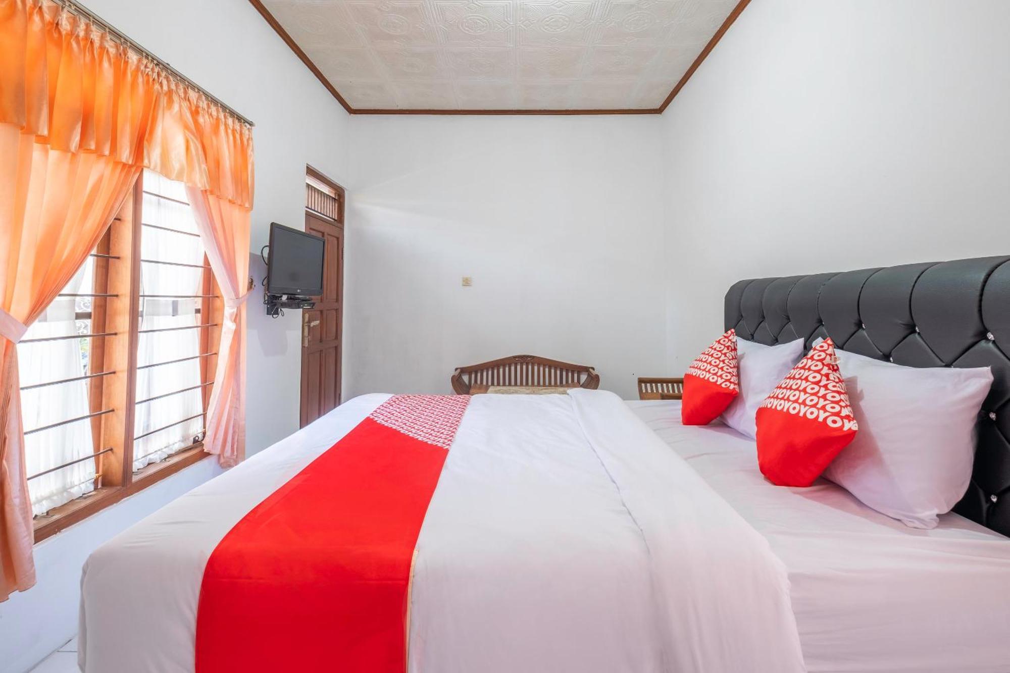 Capital O 1541 Puri Cikole Asri Hotel Lembang Ngoại thất bức ảnh