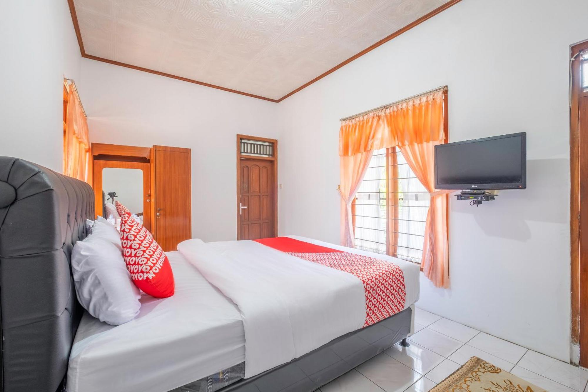 Capital O 1541 Puri Cikole Asri Hotel Lembang Ngoại thất bức ảnh