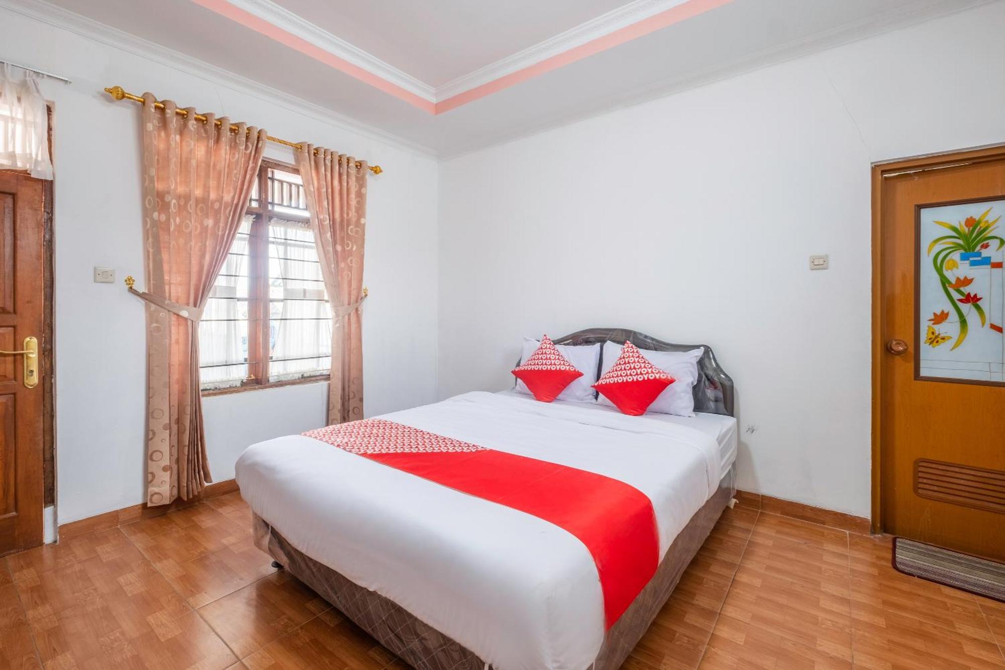 Capital O 1541 Puri Cikole Asri Hotel Lembang Ngoại thất bức ảnh
