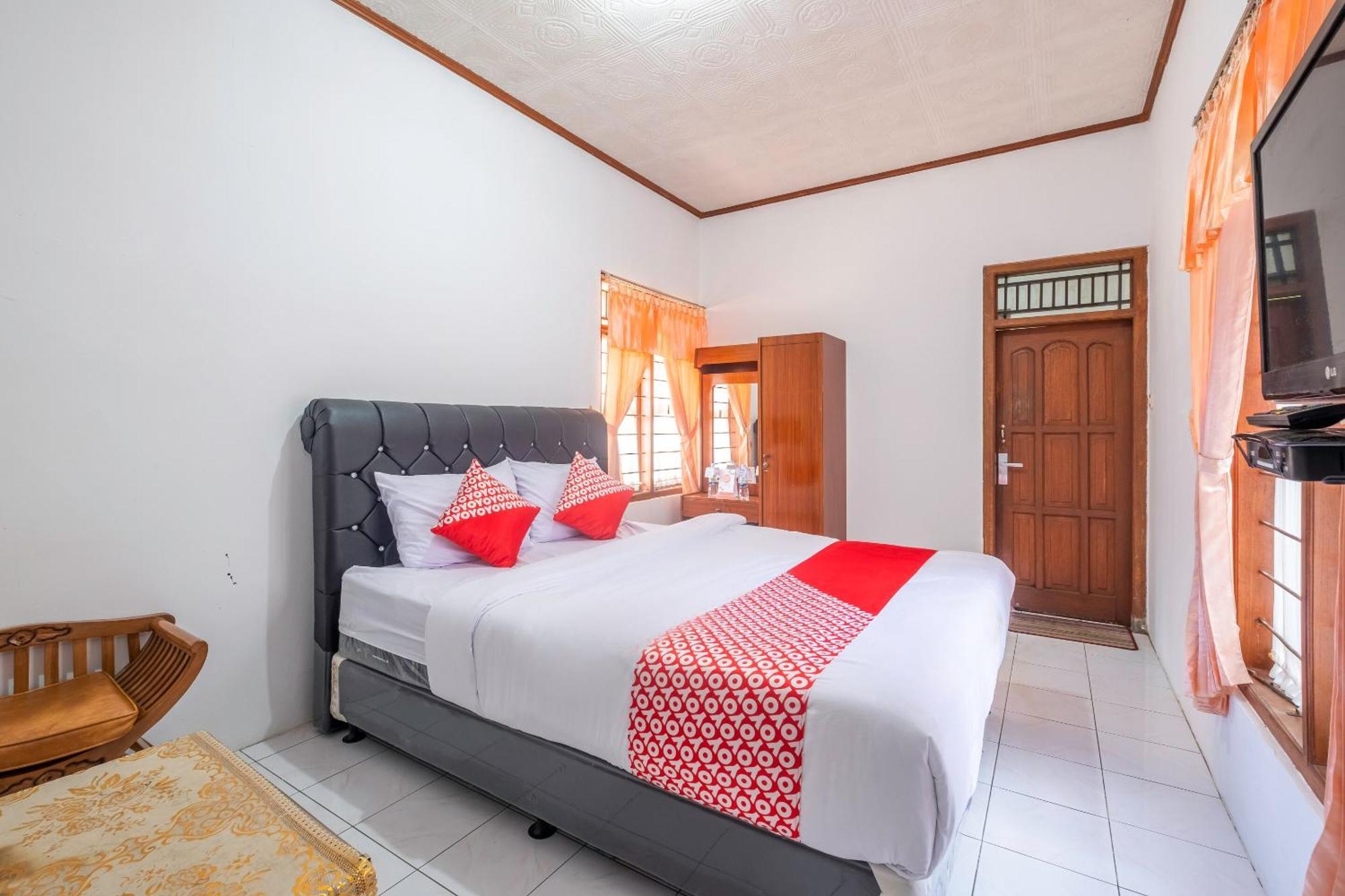 Capital O 1541 Puri Cikole Asri Hotel Lembang Ngoại thất bức ảnh