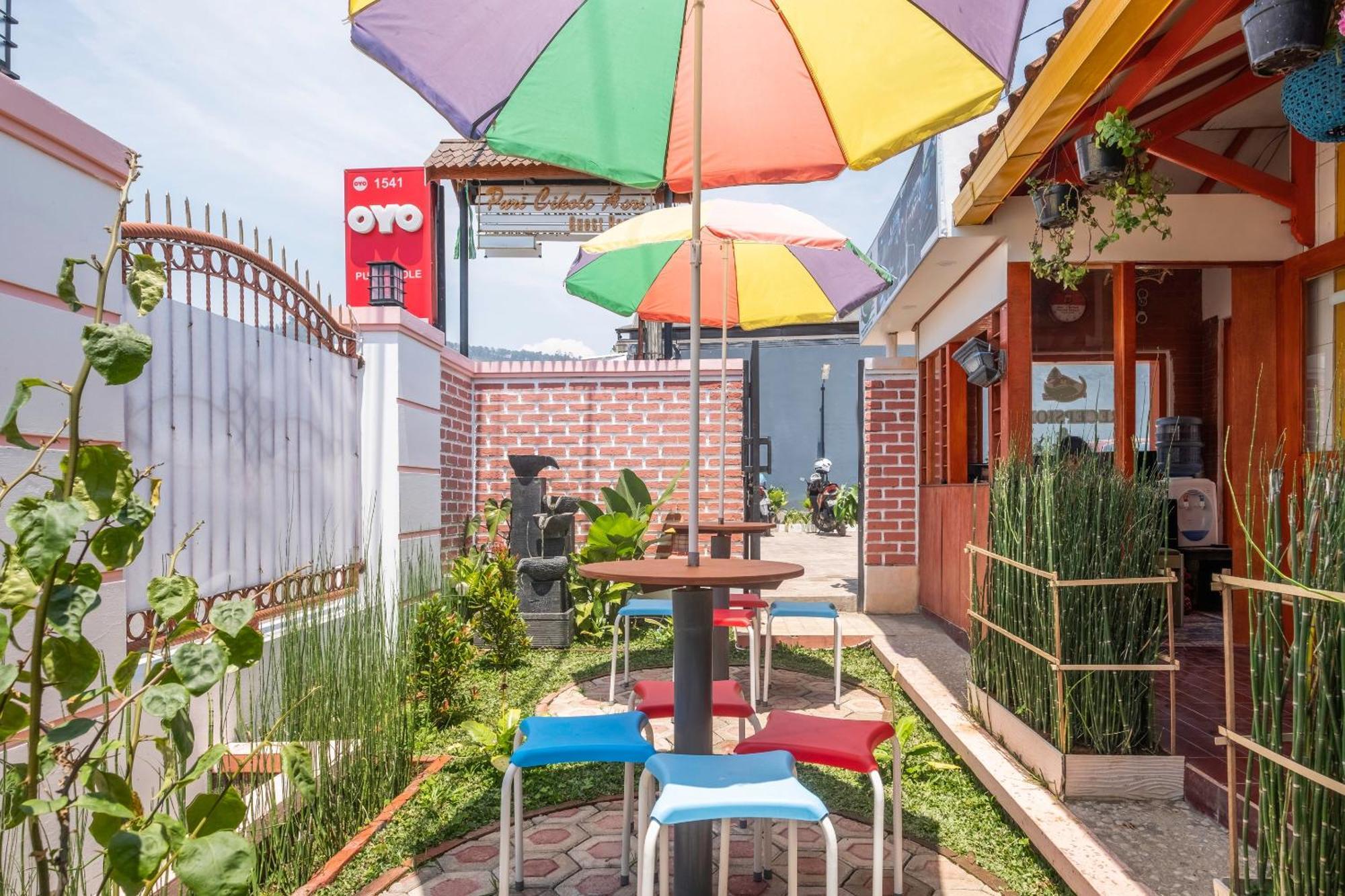 Capital O 1541 Puri Cikole Asri Hotel Lembang Ngoại thất bức ảnh