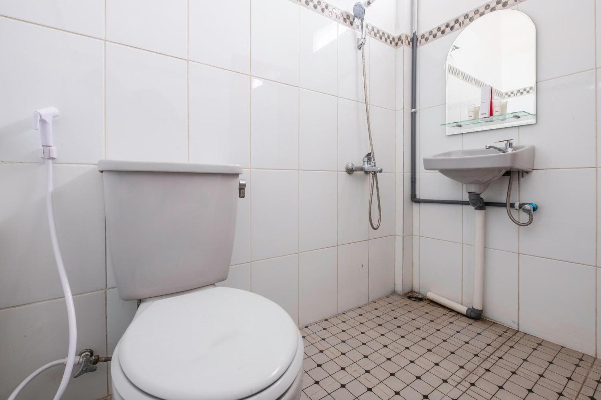 Capital O 1541 Puri Cikole Asri Hotel Lembang Ngoại thất bức ảnh