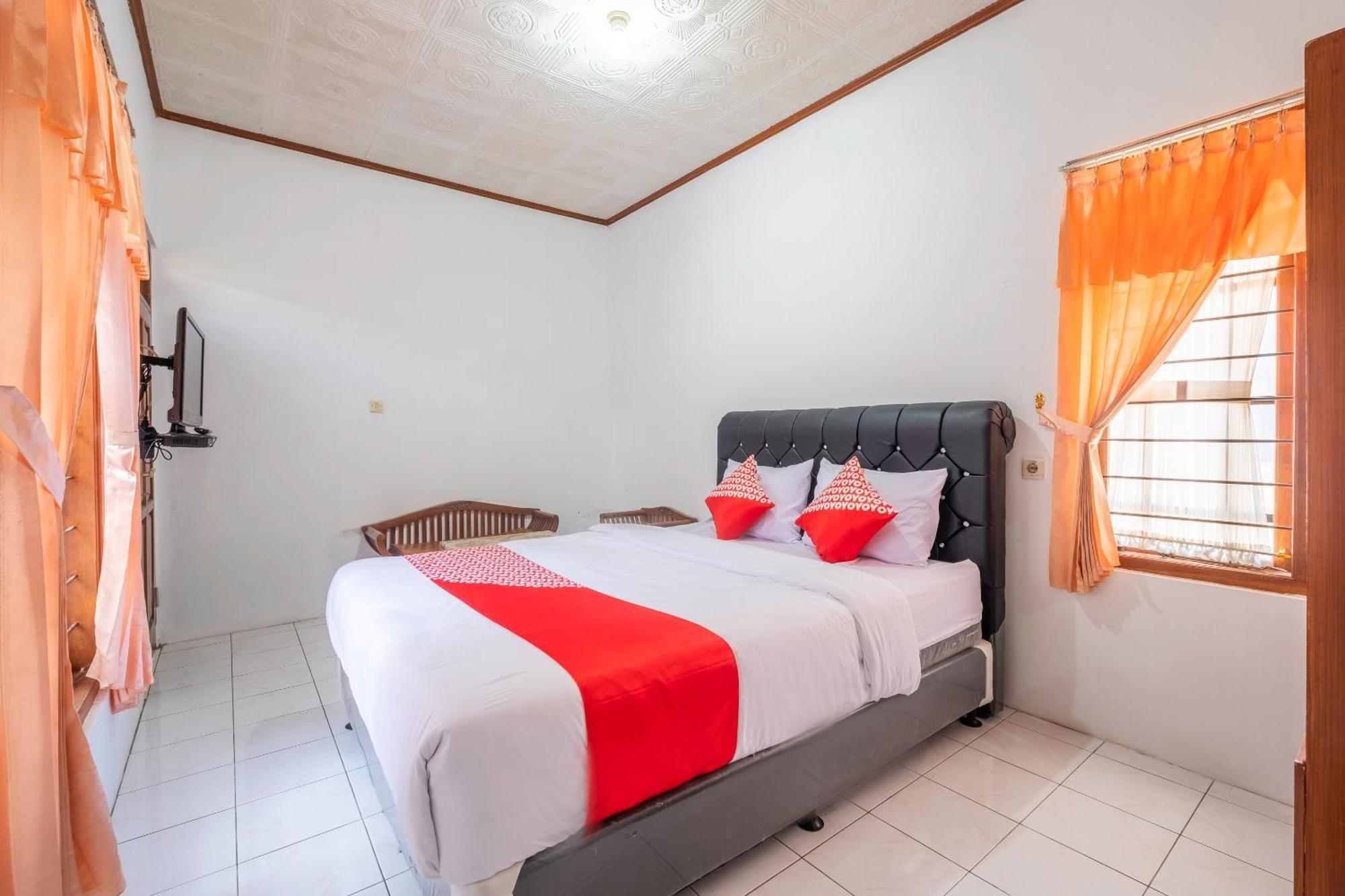 Capital O 1541 Puri Cikole Asri Hotel Lembang Ngoại thất bức ảnh