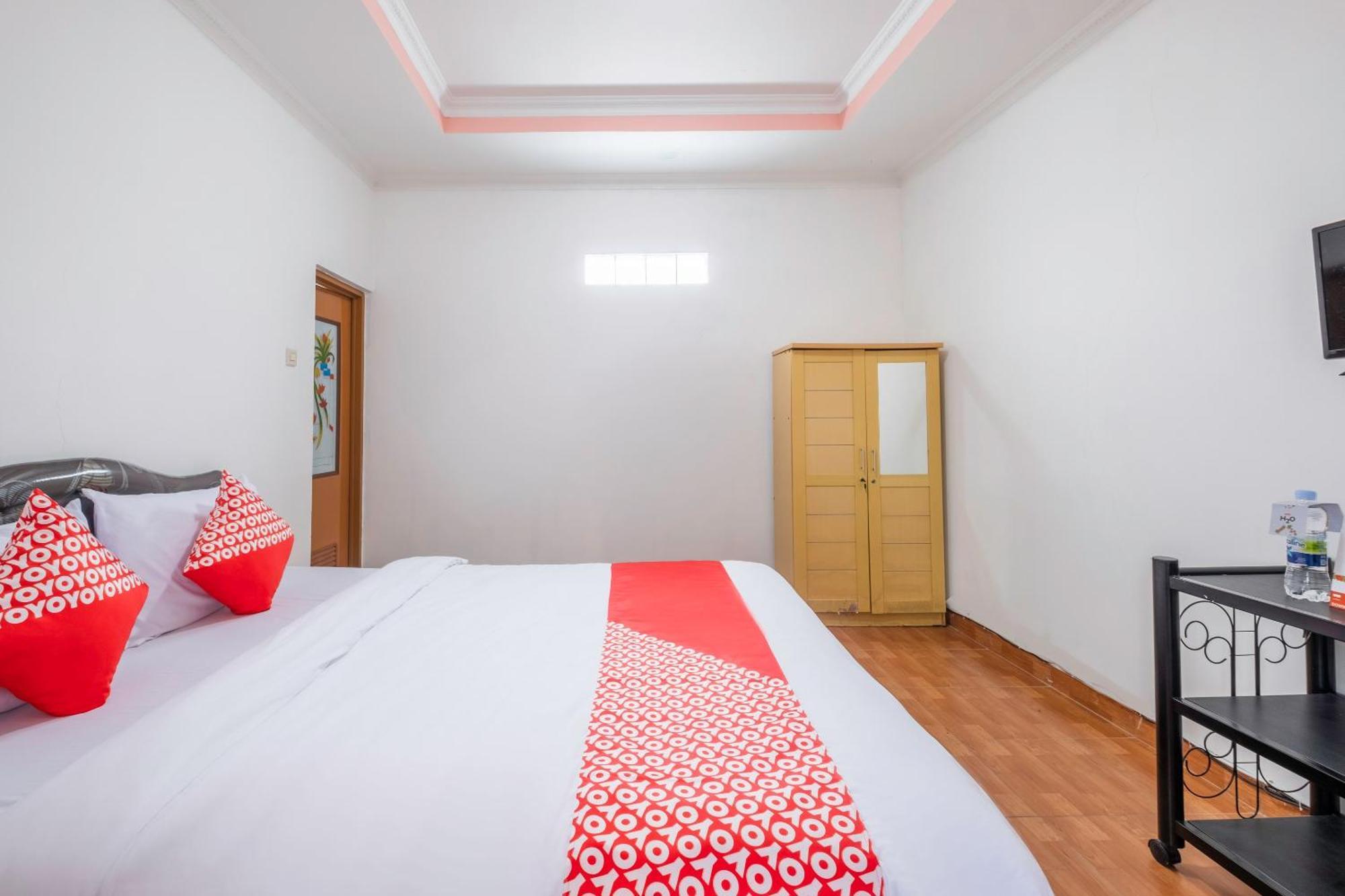 Capital O 1541 Puri Cikole Asri Hotel Lembang Ngoại thất bức ảnh