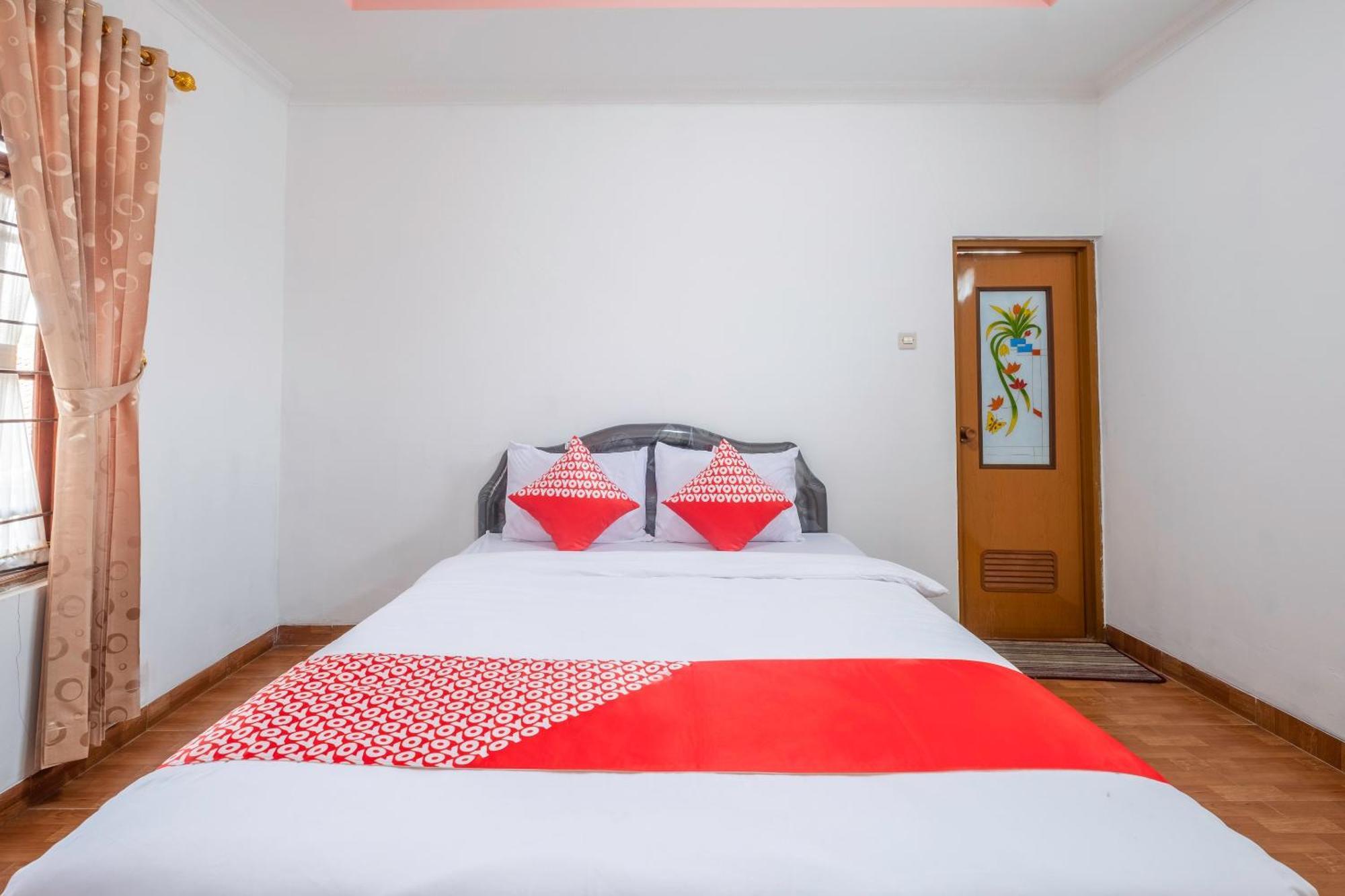 Capital O 1541 Puri Cikole Asri Hotel Lembang Ngoại thất bức ảnh