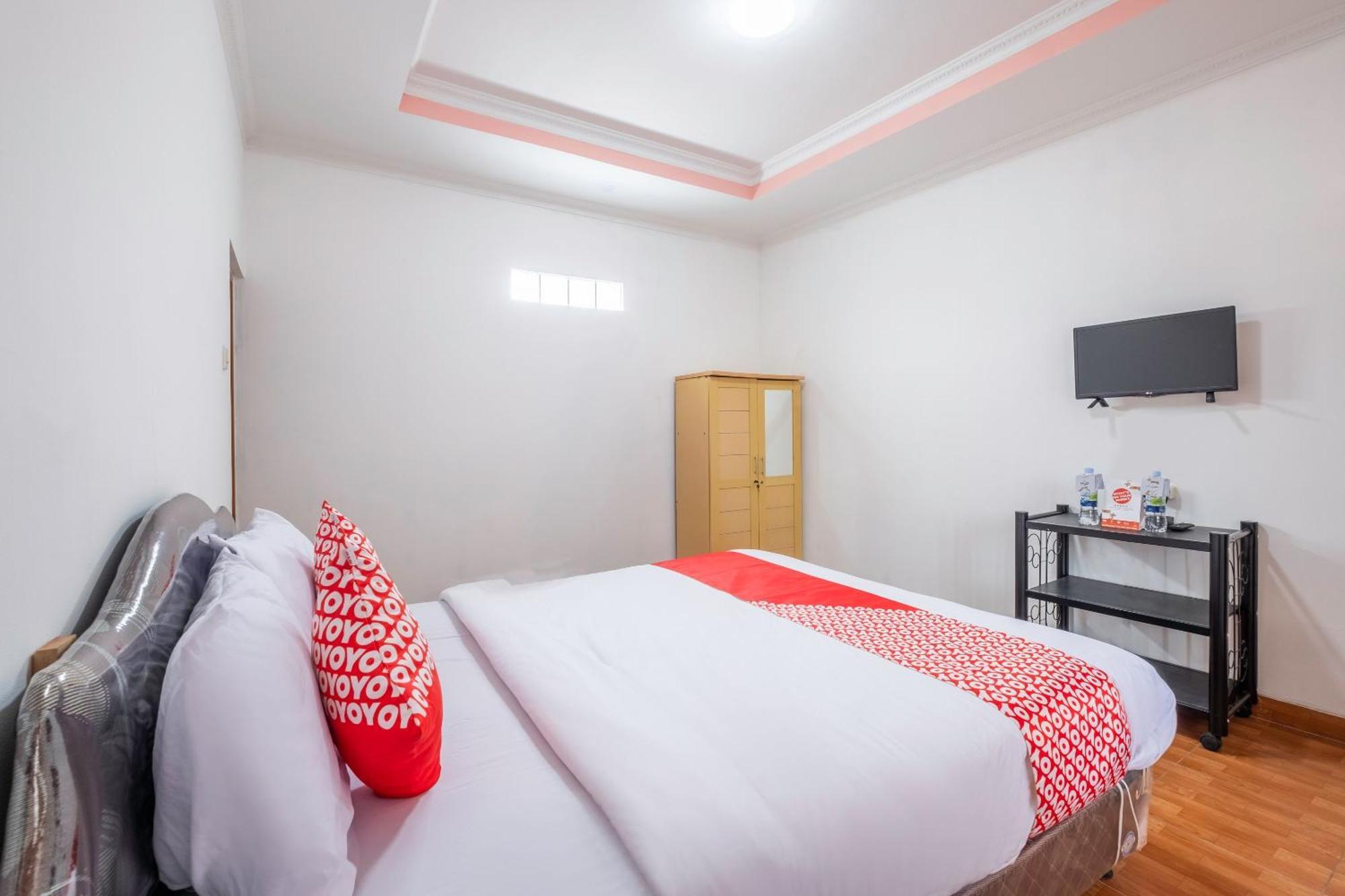Capital O 1541 Puri Cikole Asri Hotel Lembang Ngoại thất bức ảnh