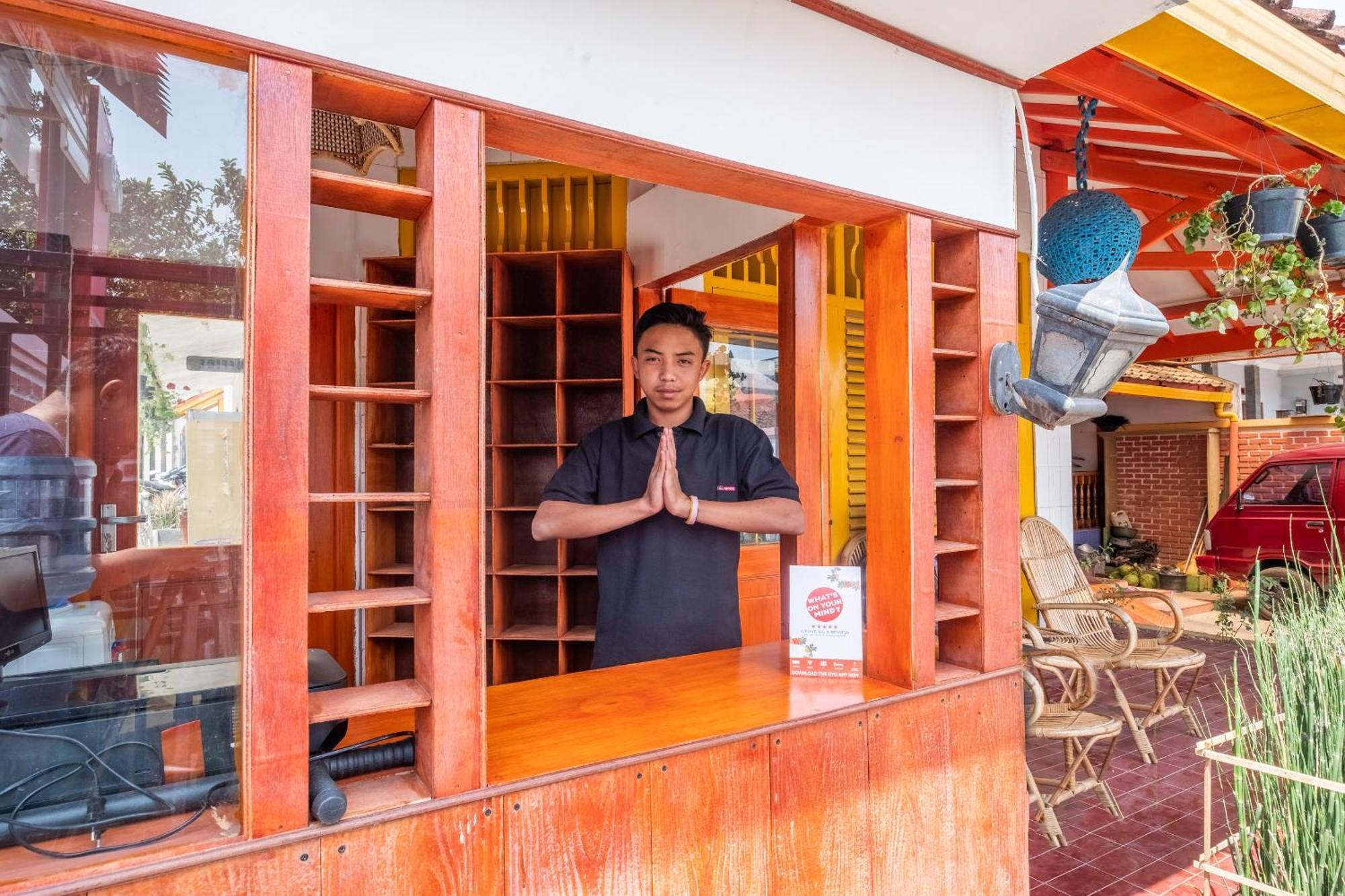 Capital O 1541 Puri Cikole Asri Hotel Lembang Ngoại thất bức ảnh