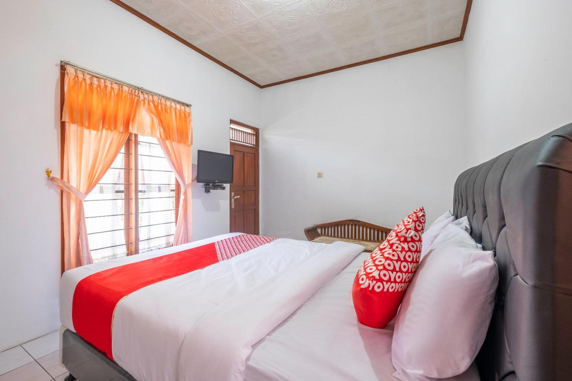 Capital O 1541 Puri Cikole Asri Hotel Lembang Ngoại thất bức ảnh
