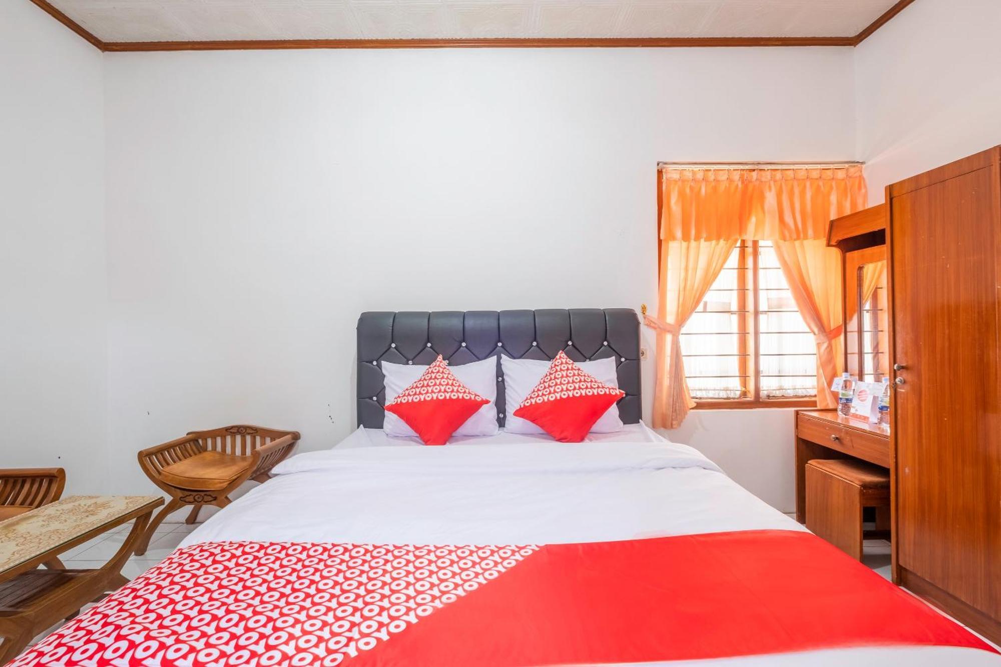 Capital O 1541 Puri Cikole Asri Hotel Lembang Ngoại thất bức ảnh