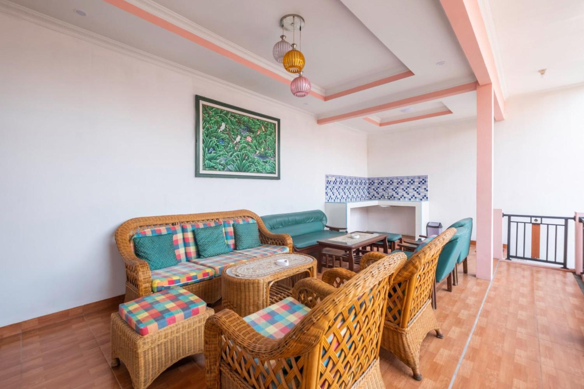 Capital O 1541 Puri Cikole Asri Hotel Lembang Ngoại thất bức ảnh